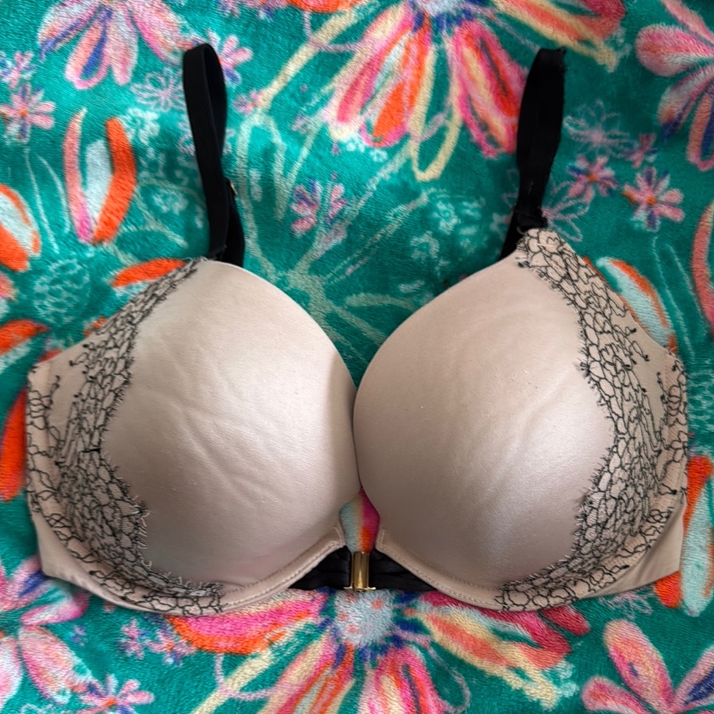 Victoria’s Secret bra 32DD #062
